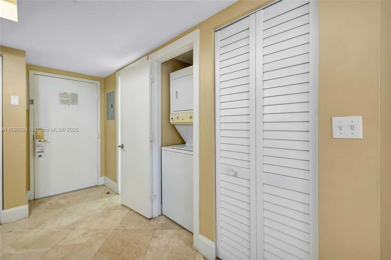 Small Image of 2951 SOUTH BAYSHORE DR #815, Miami Number 12