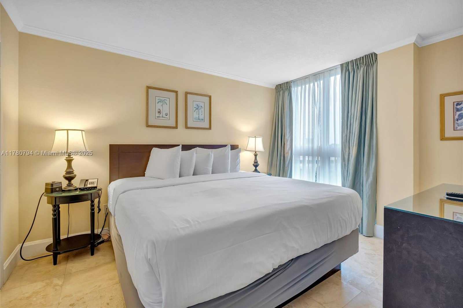 Small Image of 2951 SOUTH BAYSHORE DR #815, Miami Number 8