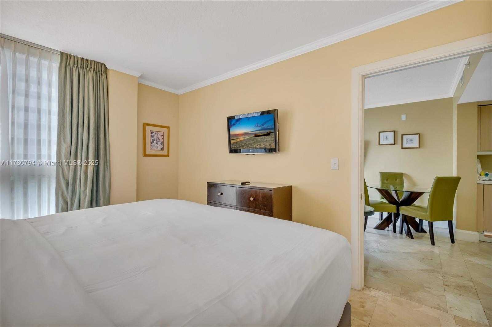 Small Image of 2951 SOUTH BAYSHORE DR #815, Miami Number 9