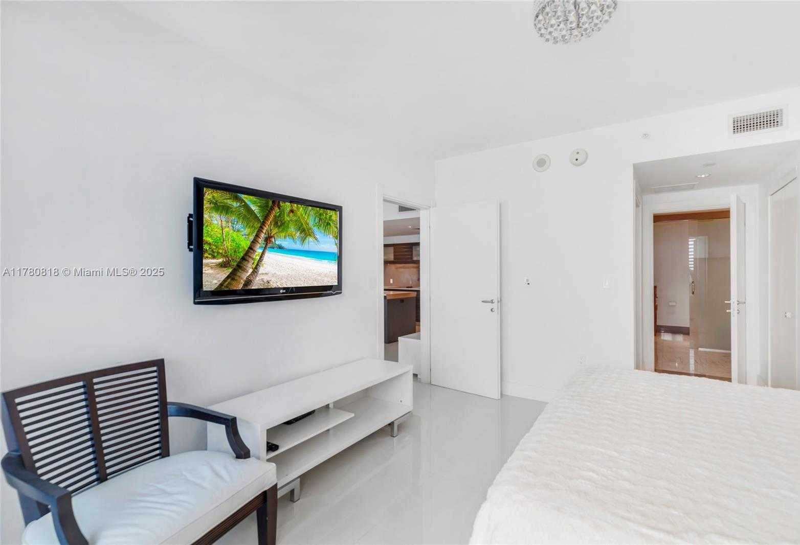 Small Image of 200 BISCAYNE BOULEVARD WAY #3912, Miami Number 10
