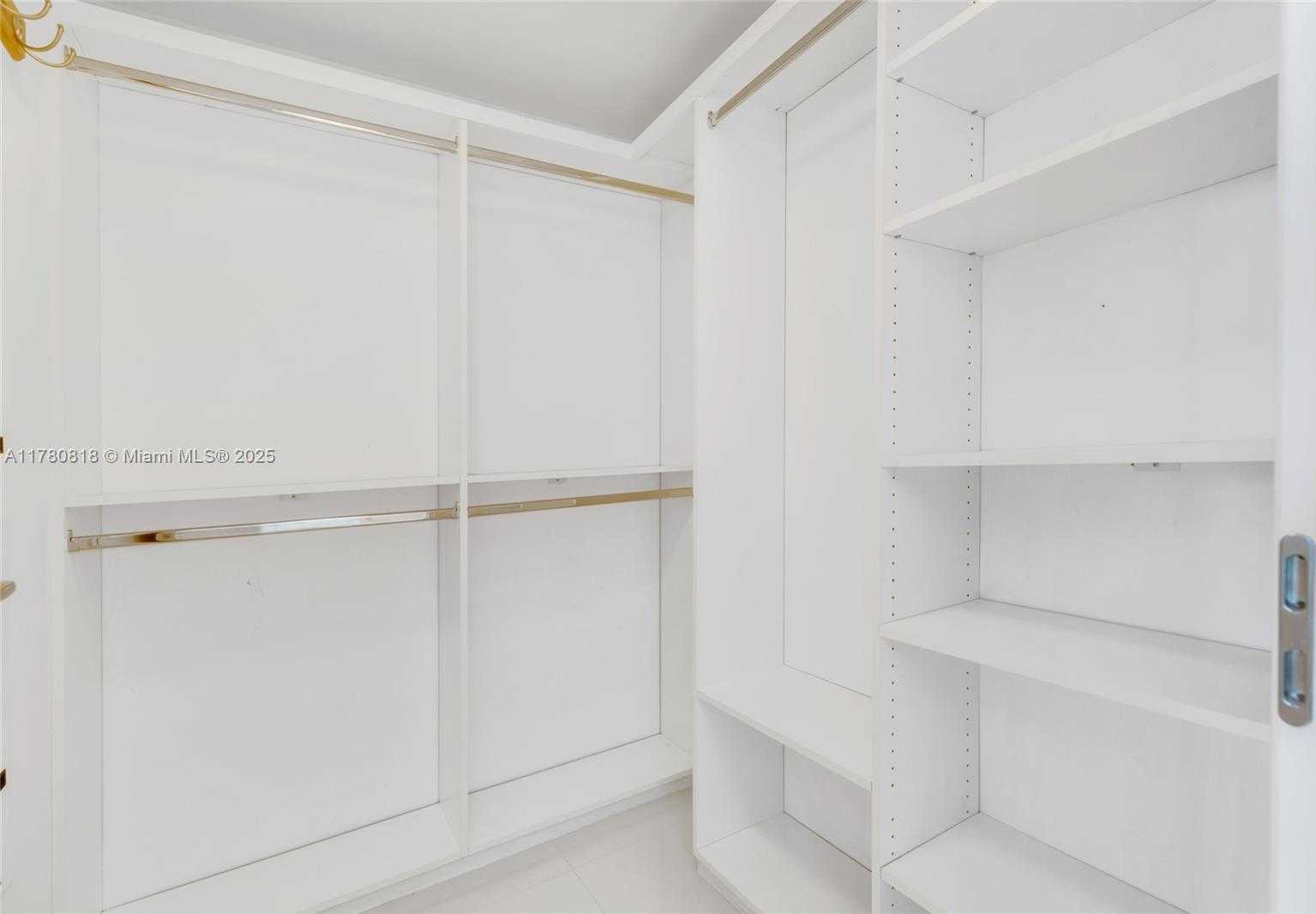 Small Image of 200 BISCAYNE BOULEVARD WAY #3912, Miami Number 11