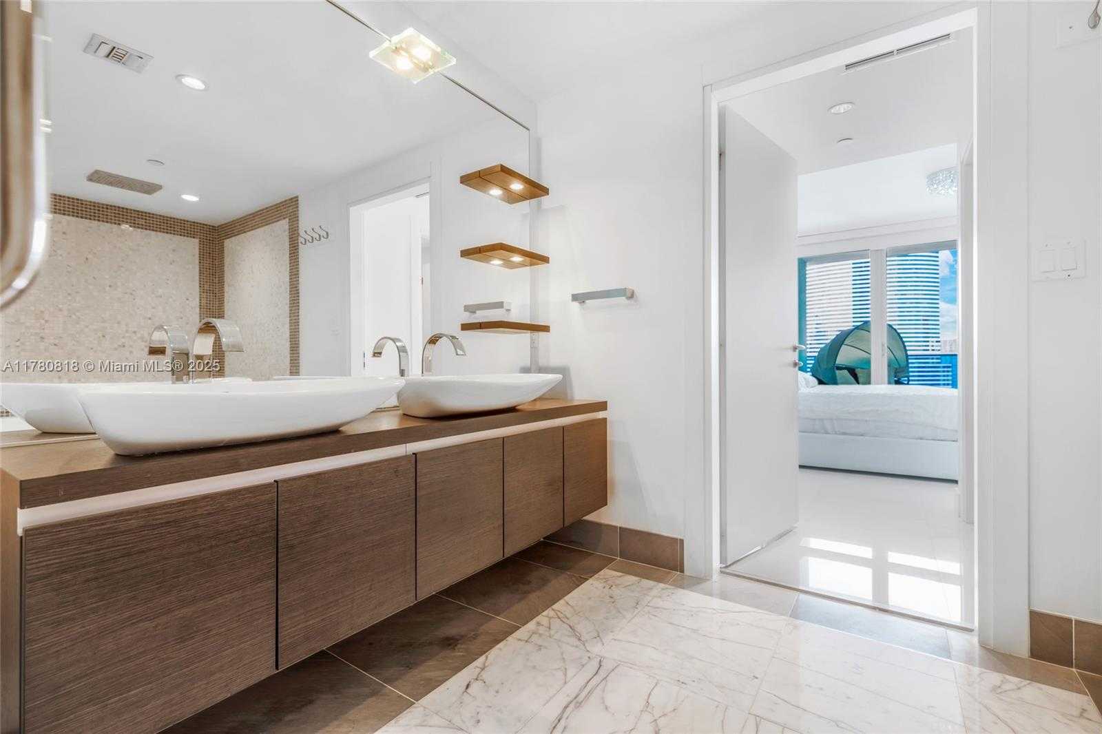 Small Image of 200 BISCAYNE BOULEVARD WAY #3912, Miami Number 12