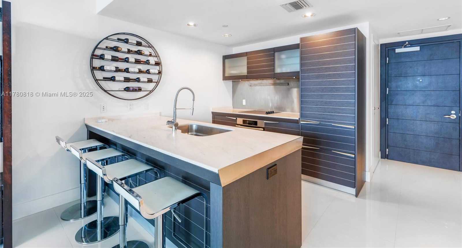 Small Image of 200 BISCAYNE BOULEVARD WAY #3912, Miami Number 2