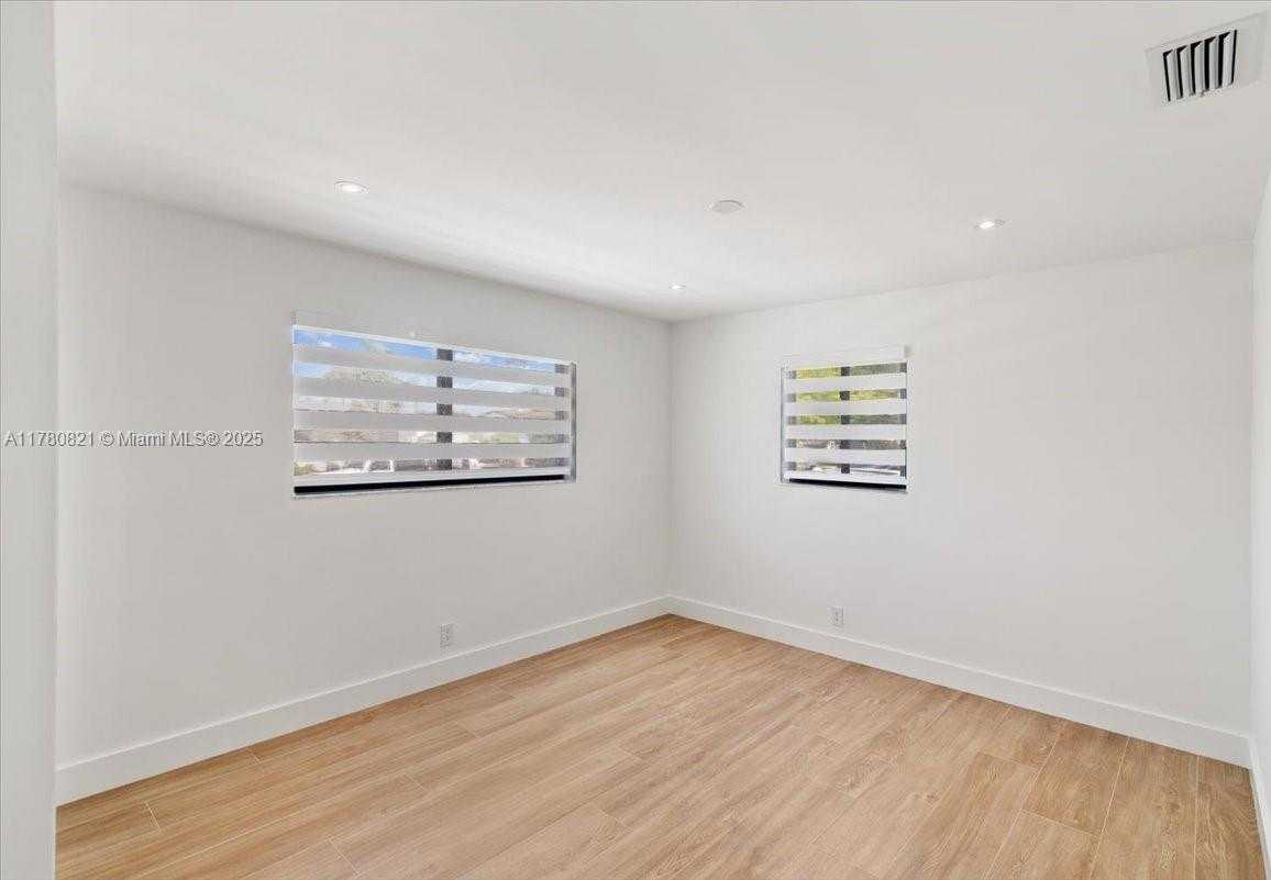 Small Image of 7750 SOUTH WEST 17TH TER, Miami Number 25