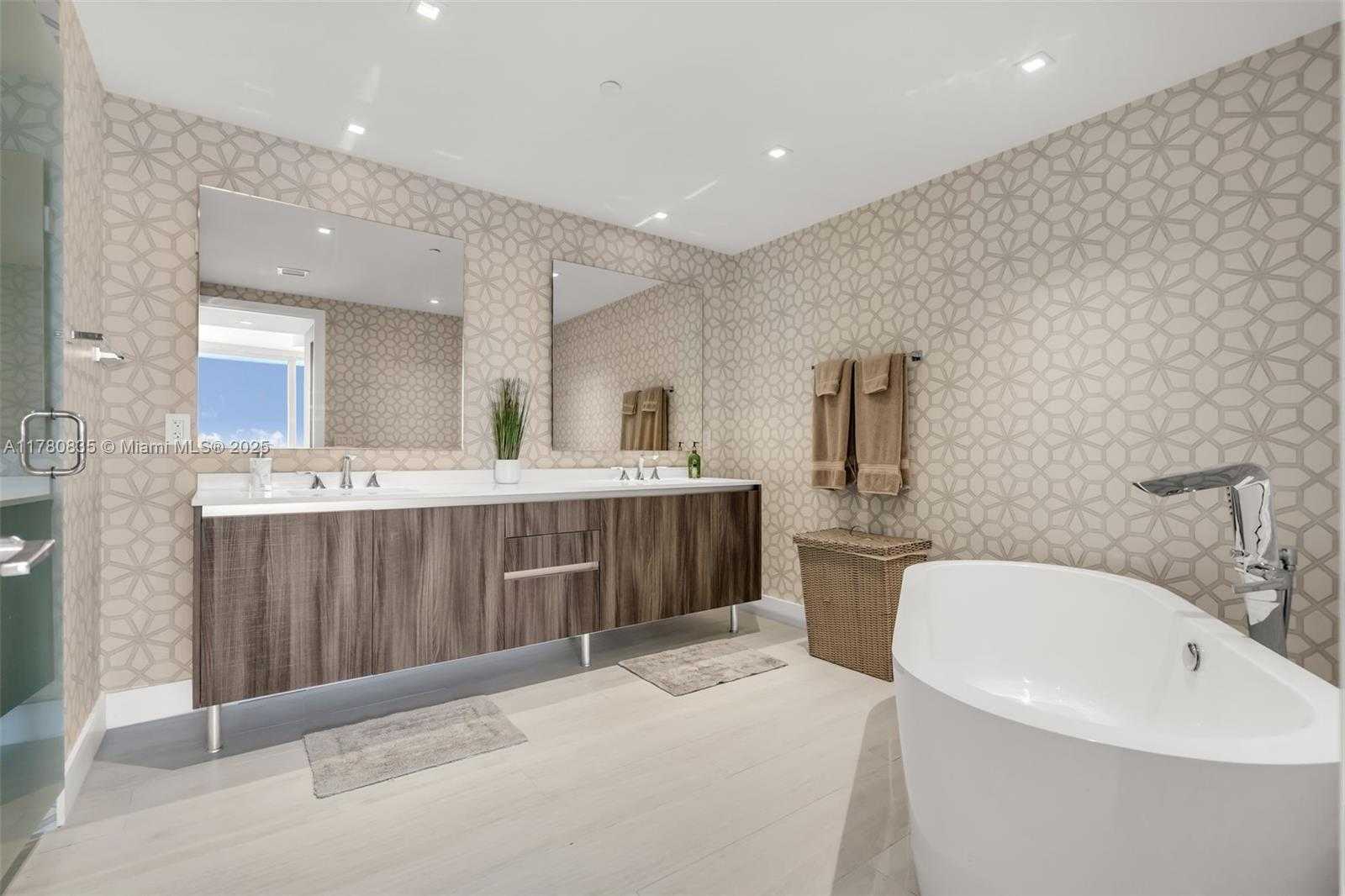 Small Image of 488 NORTH EAST 18TH ST #2812, Miami Number 24