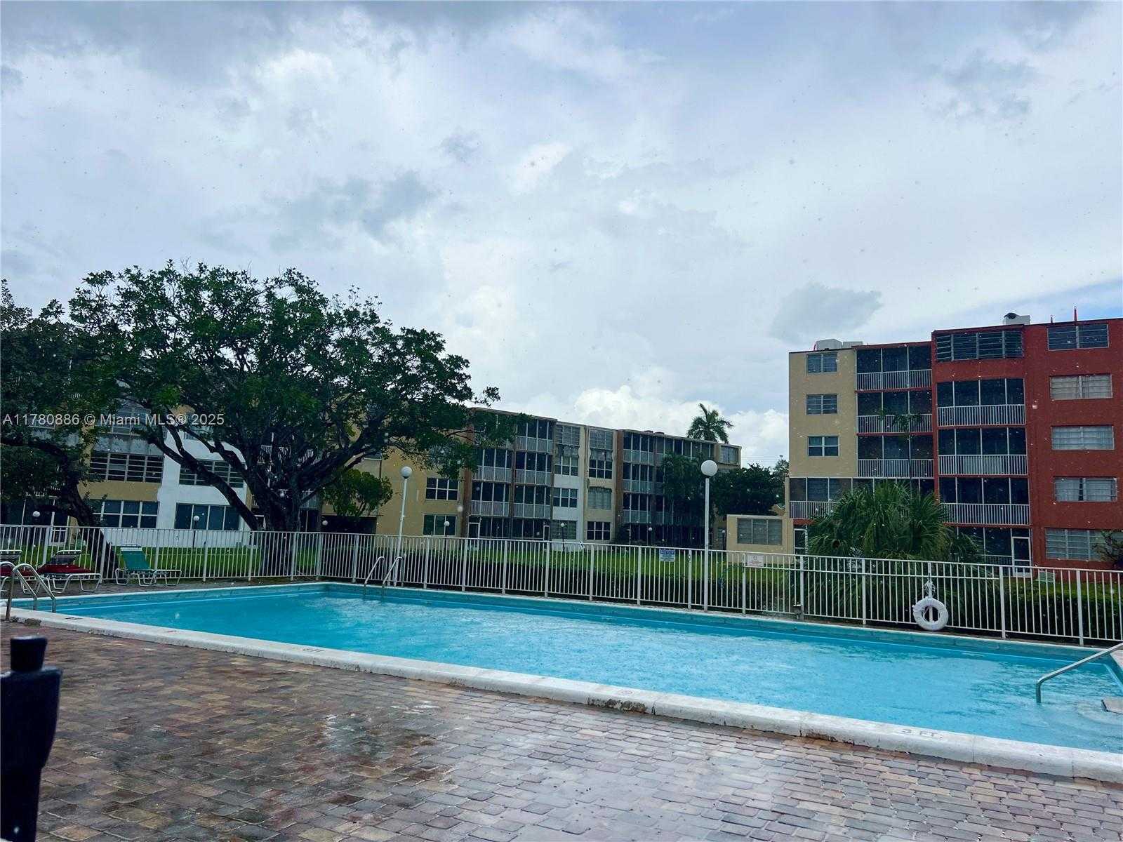 Small Image of 1750 NORTH EAST 191ST ST #111-2, Miami Number 19