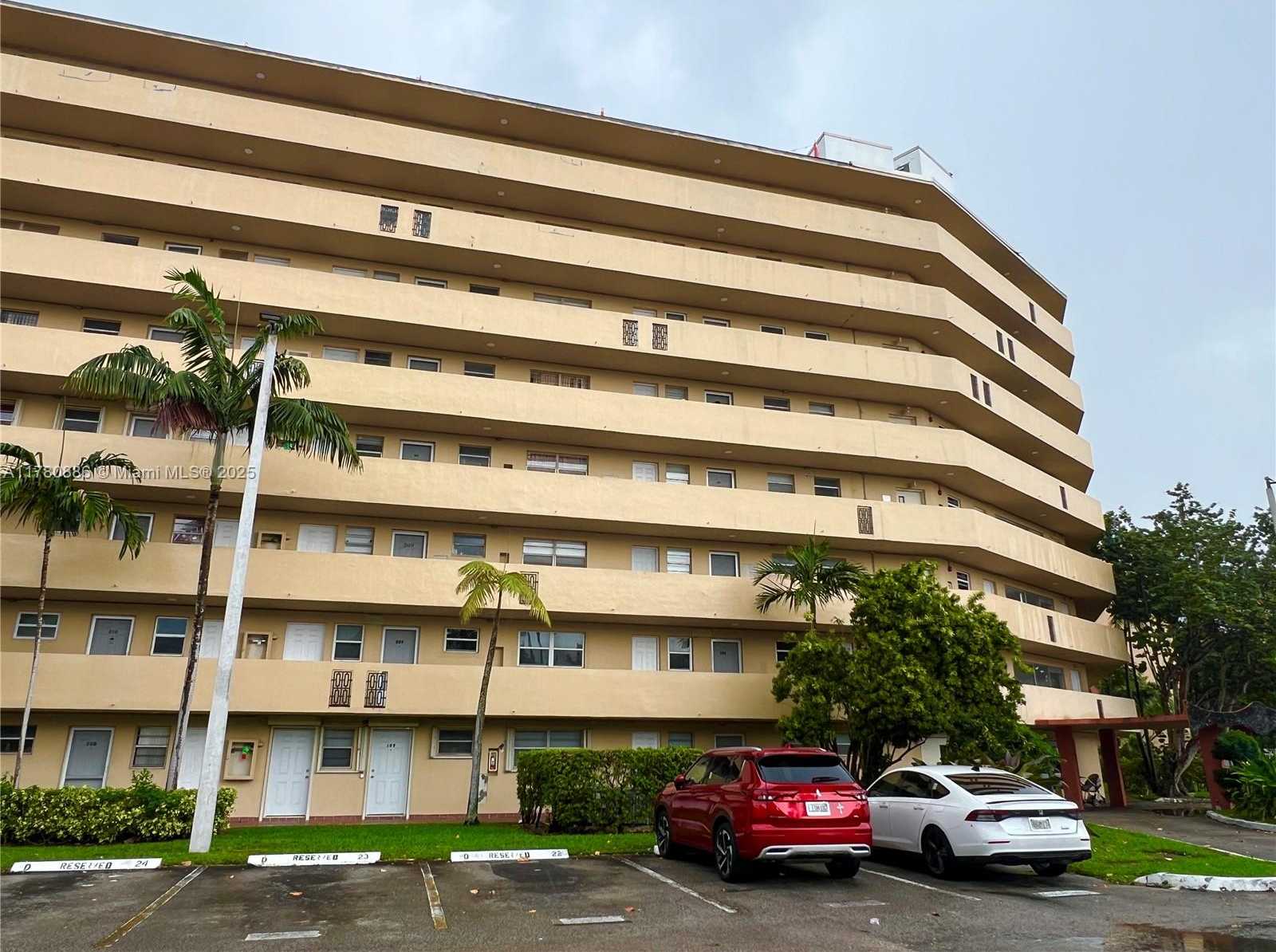 Small Image of 1750 NORTH EAST 191ST ST #111-2, Miami Number 22