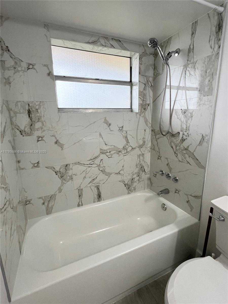 Small Image of 1750 NORTH EAST 191ST ST #111-2, Miami Number 4