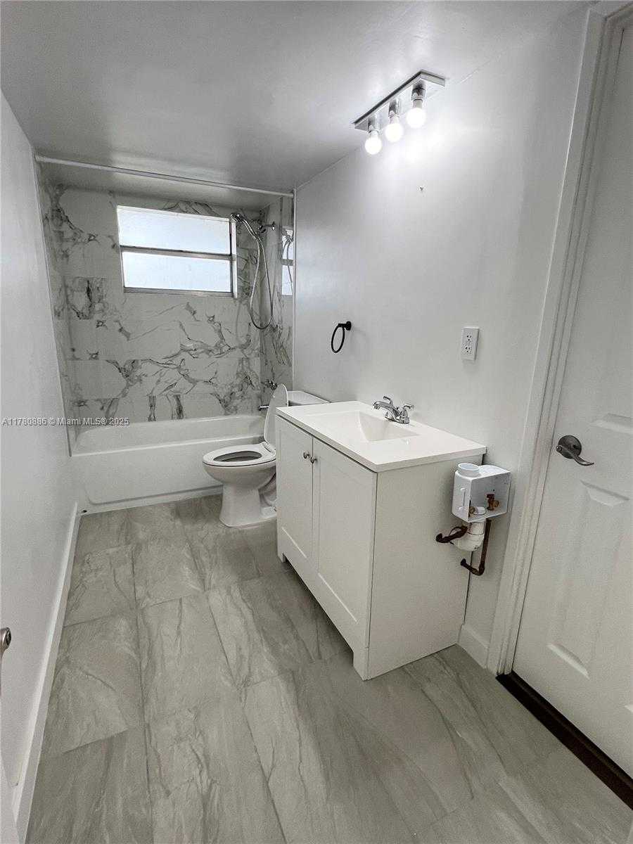 Small Image of 1750 NORTH EAST 191ST ST #111-2, Miami Number 5