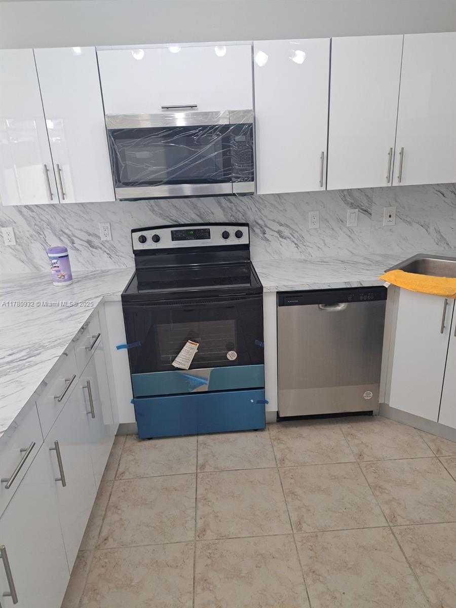 Small Image of 8725 SOUTH WEST 152ND AVE #325, Miami Number 2