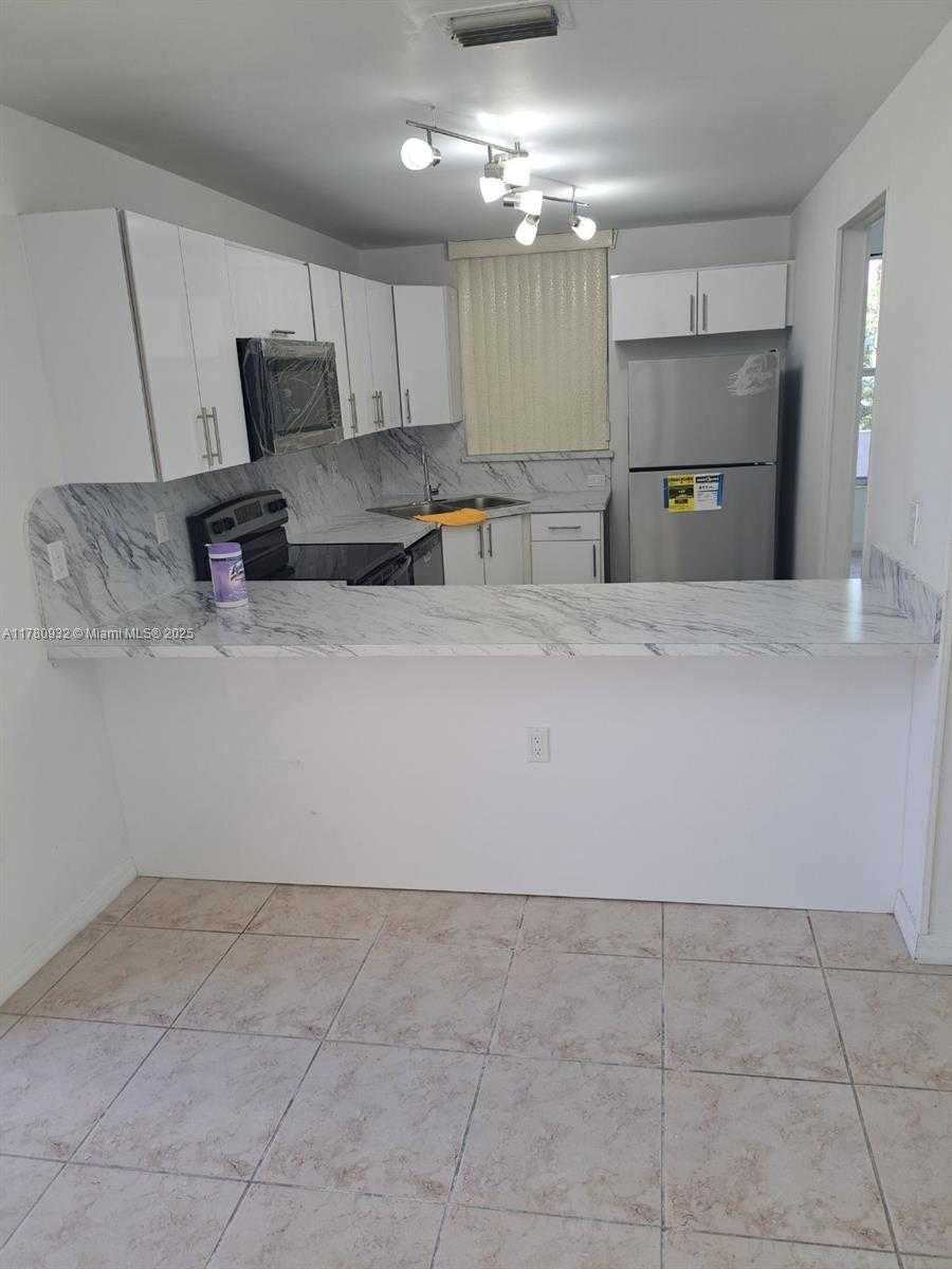 Small Image of 8725 SOUTH WEST 152ND AVE #325, Miami Number 4