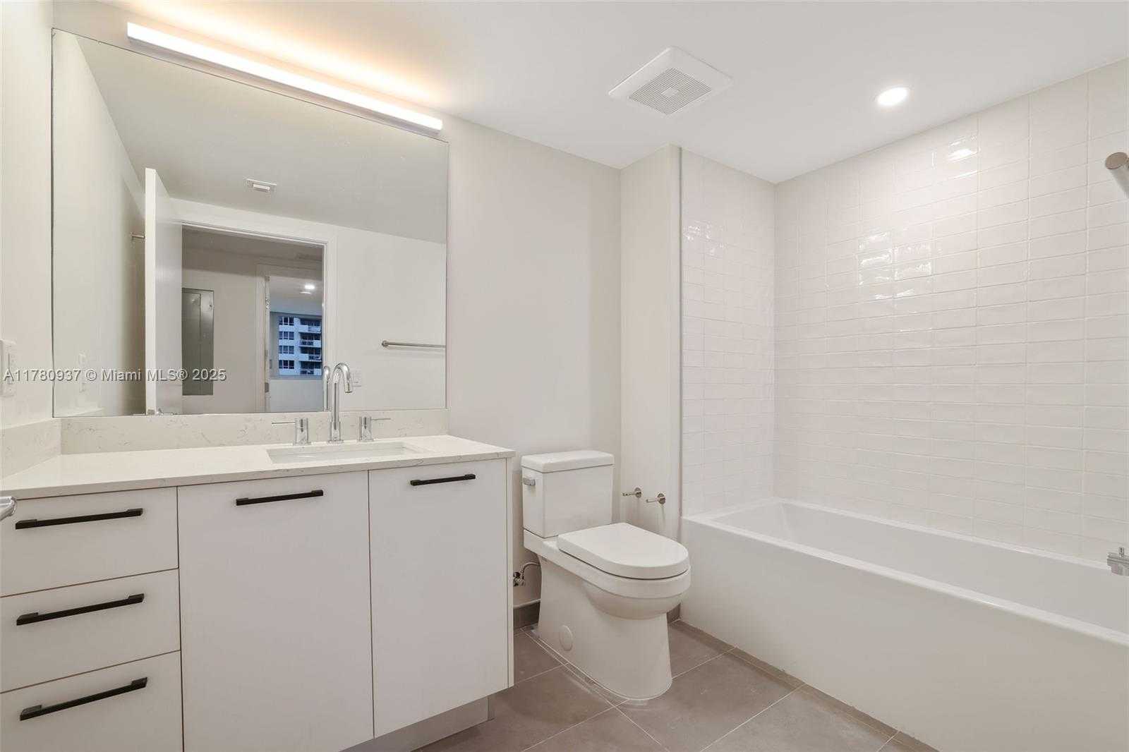 Small Image of 1500 BAY RD #N-1521, Miami Beach Number 11