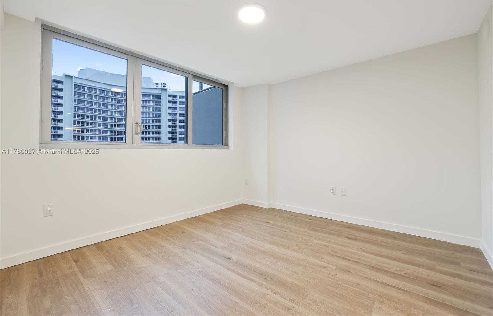 Small Image of 1500 BAY RD #N-1521, Miami Beach Number 14