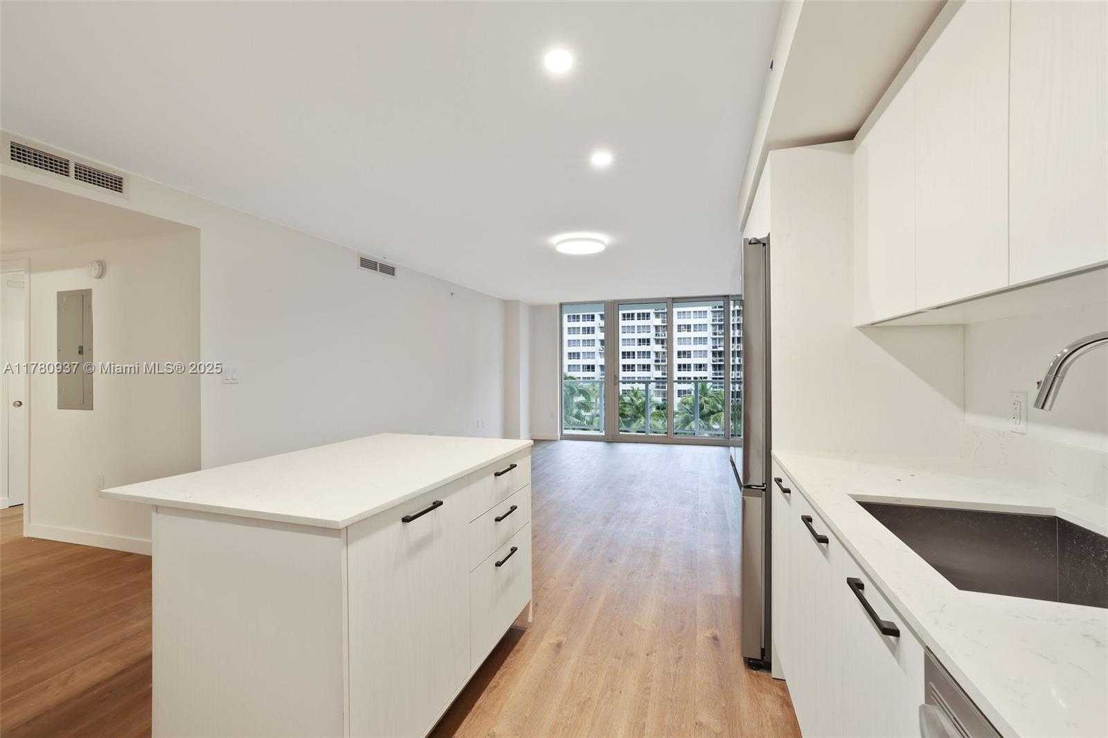 Small Image of 1500 BAY RD #N-1521, Miami Beach Number 2