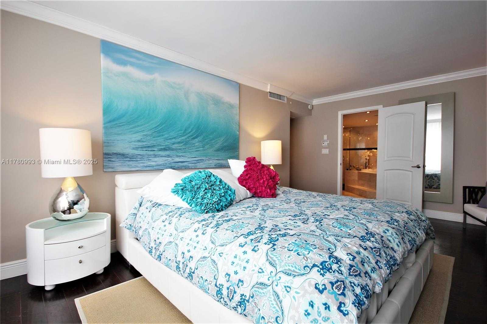 Small Image of 5151 COLLINS AV #924, Miami Beach Number 10