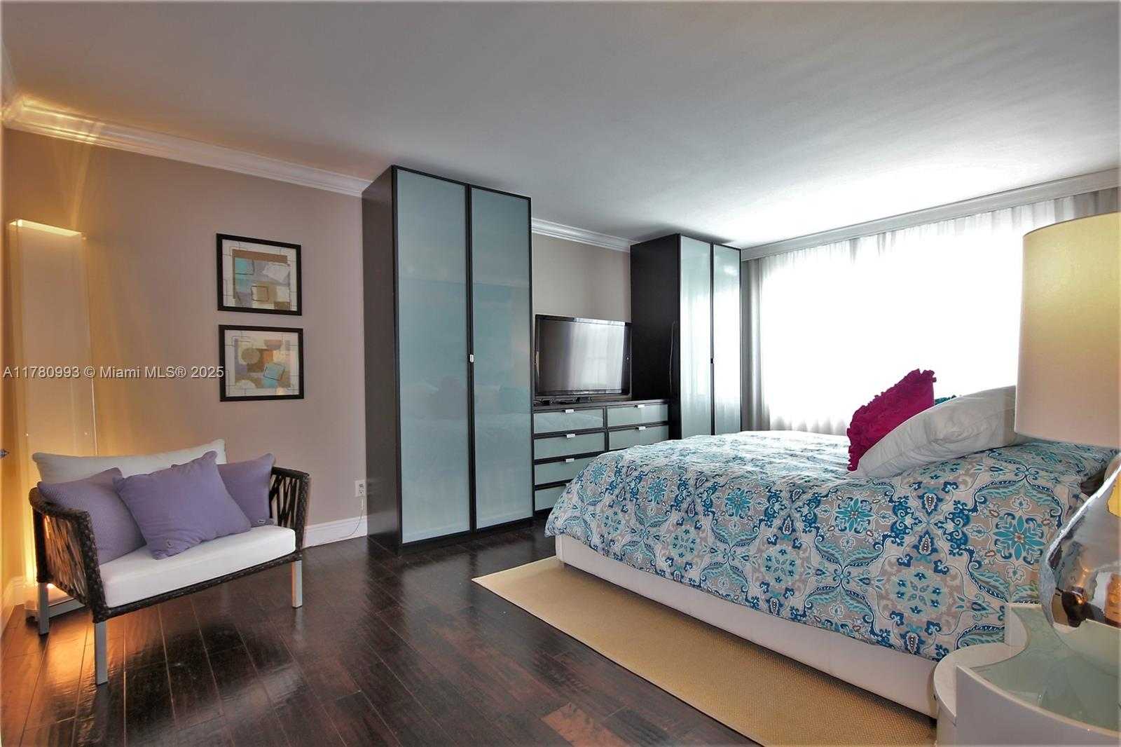 Small Image of 5151 COLLINS AV #924, Miami Beach Number 11