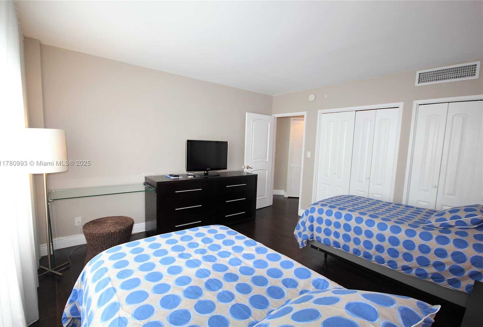 Small Image of 5151 COLLINS AV #924, Miami Beach Number 16