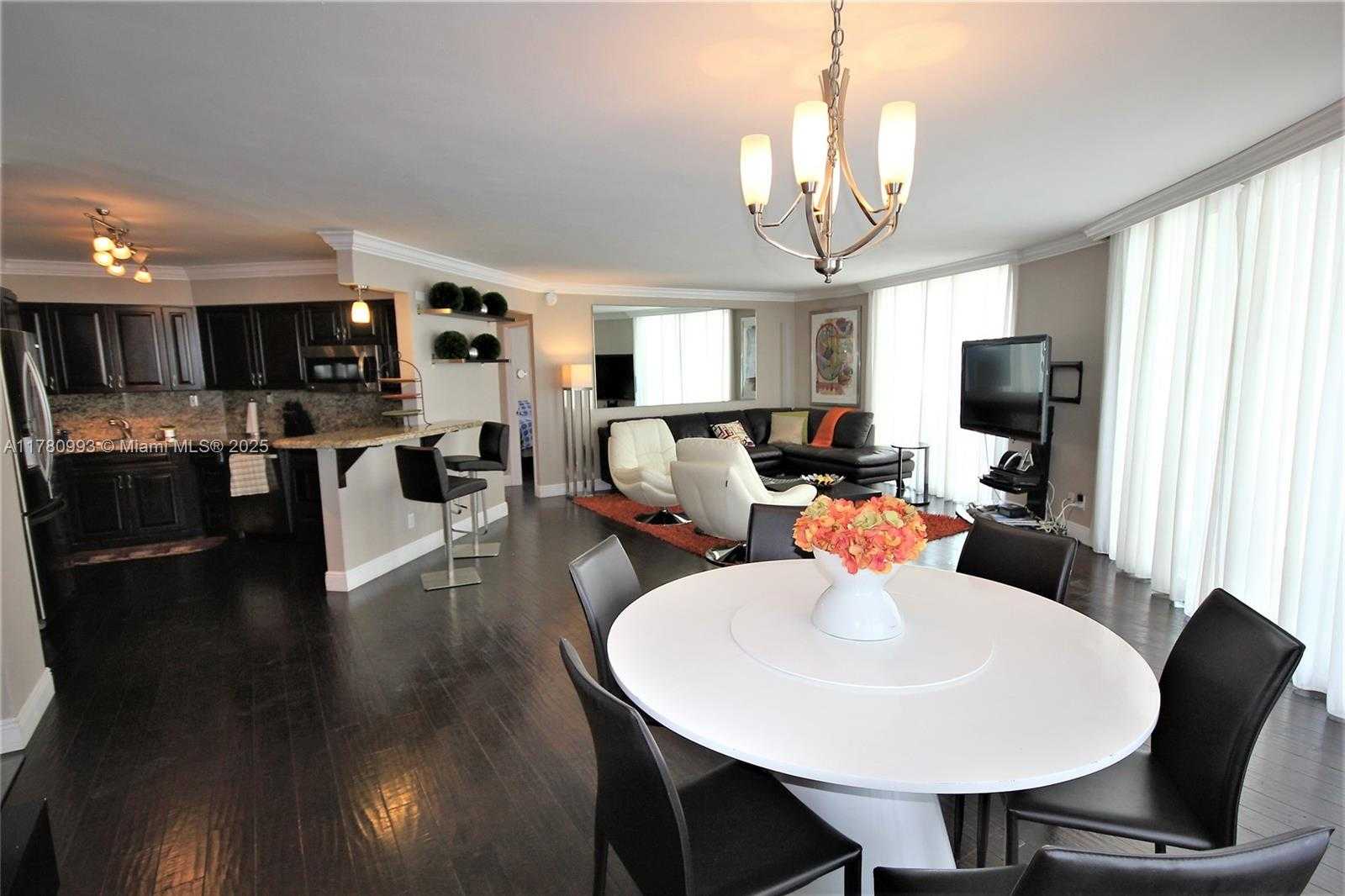 Small Image of 5151 COLLINS AV #924, Miami Beach Number 2