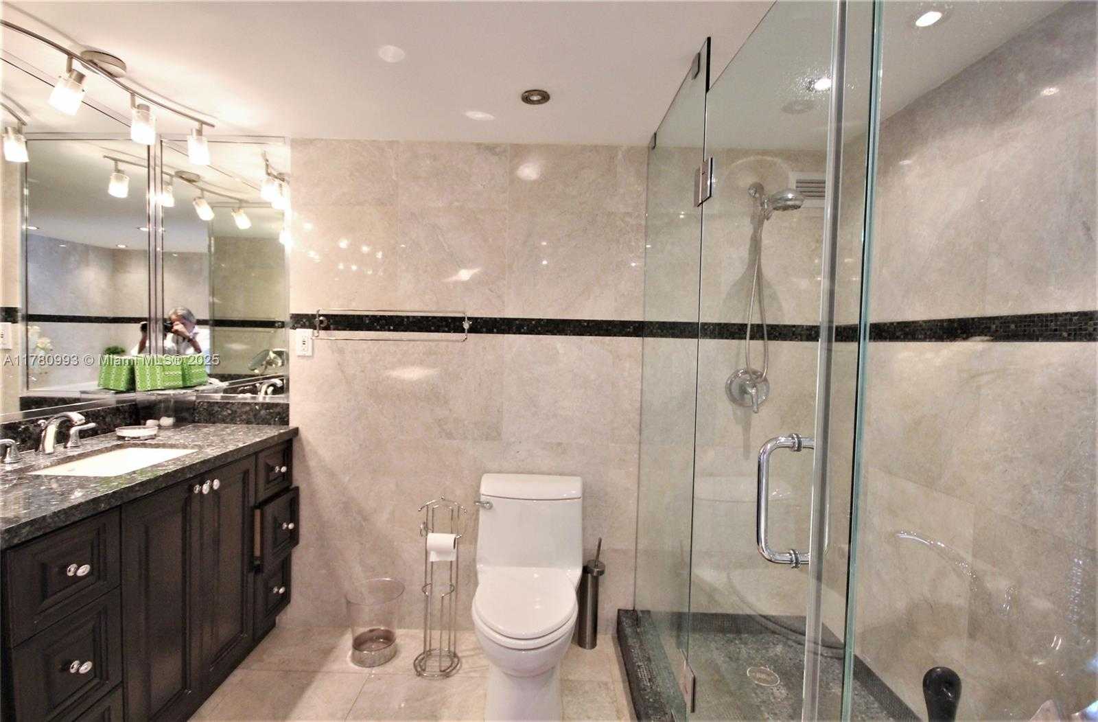Small Image of 5151 COLLINS AV #924, Miami Beach Number 32