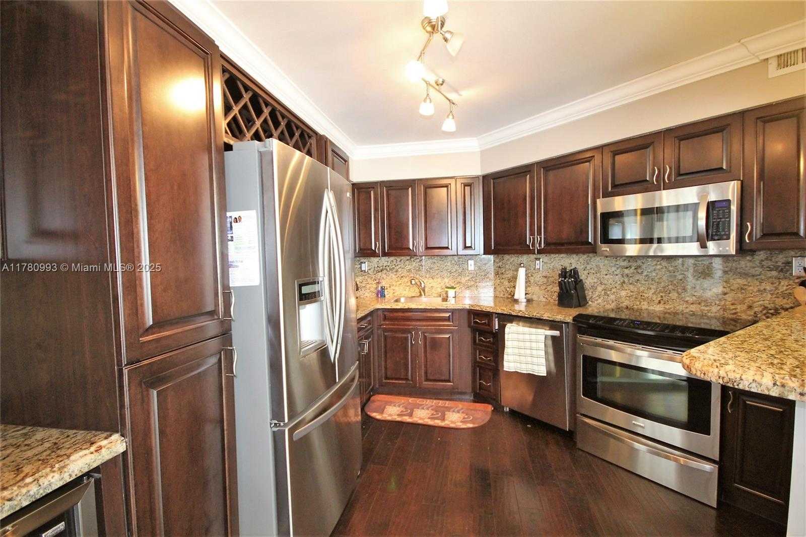 Small Image of 5151 COLLINS AV #924, Miami Beach Number 33