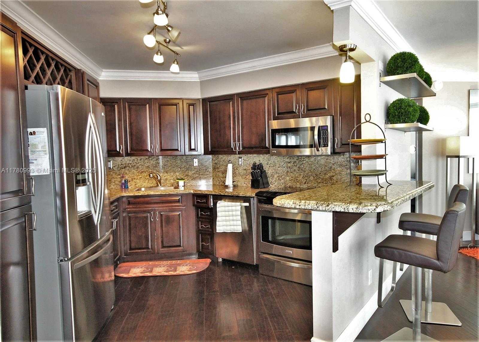 Small Image of 5151 COLLINS AV #924, Miami Beach Number 6