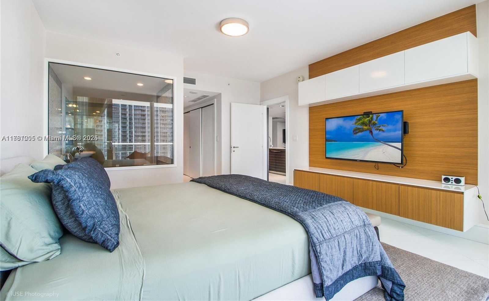 Small Image of 200 BISCAYNE BOULEVARD WAY #3108, Miami Number 13