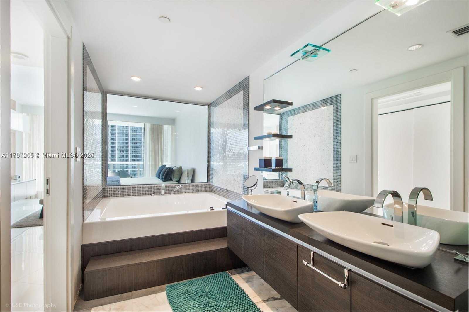 Small Image of 200 BISCAYNE BOULEVARD WAY #3108, Miami Number 14