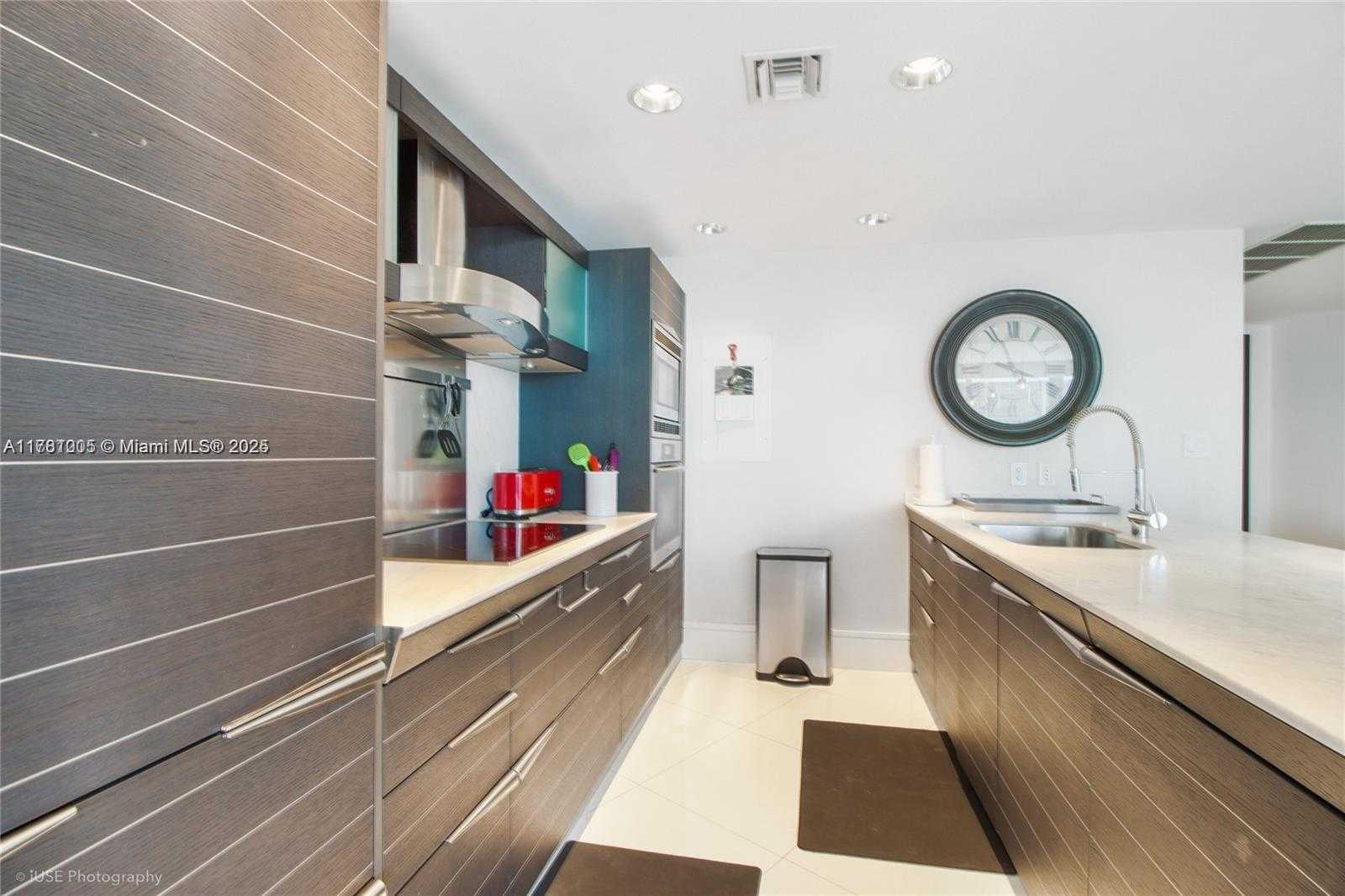 Small Image of 200 BISCAYNE BOULEVARD WAY #3108, Miami Number 7
