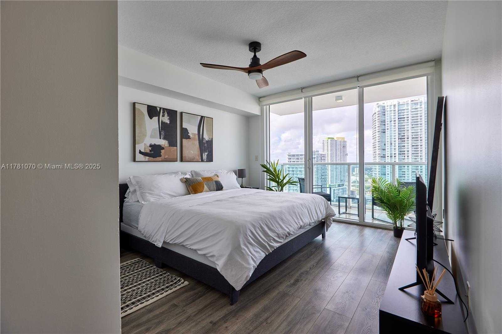 Small Image of 31 SOUTH EAST 5TH ST #3201, Miami Number 10