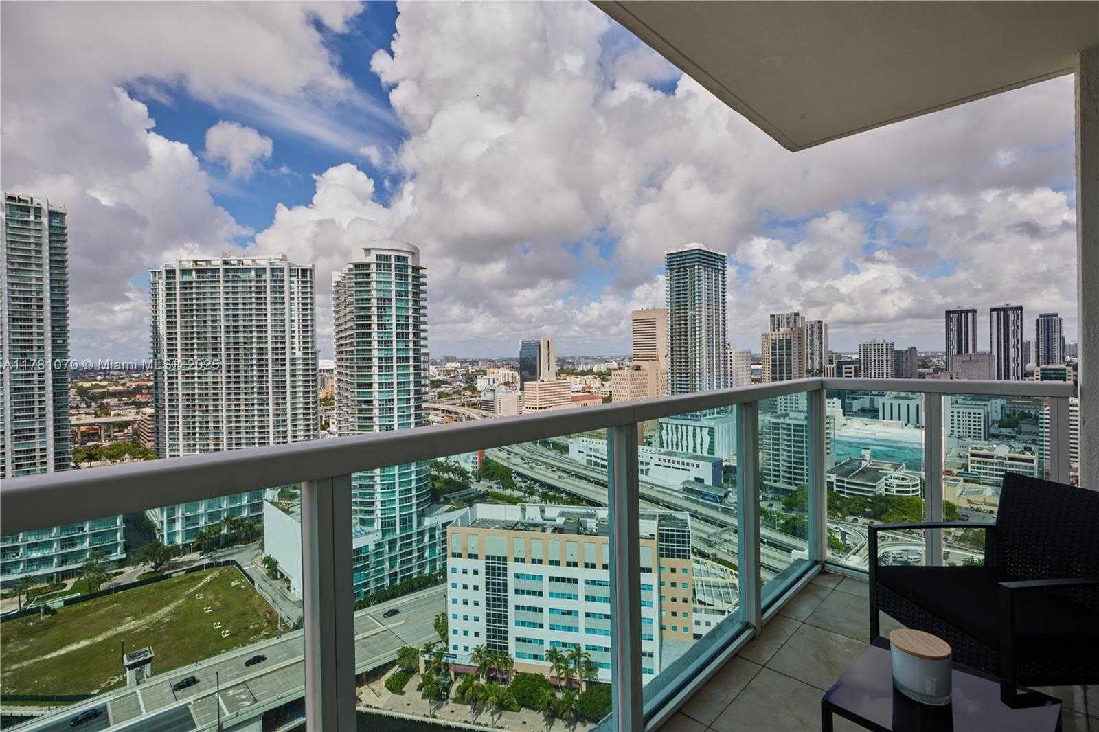 Small Image of 31 SOUTH EAST 5TH ST #3201, Miami Number 16