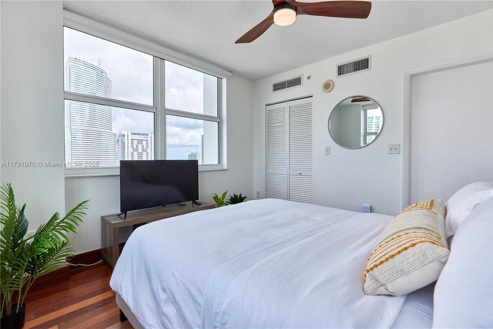 Small Image of 31 SOUTH EAST 5TH ST #3201, Miami Number 21