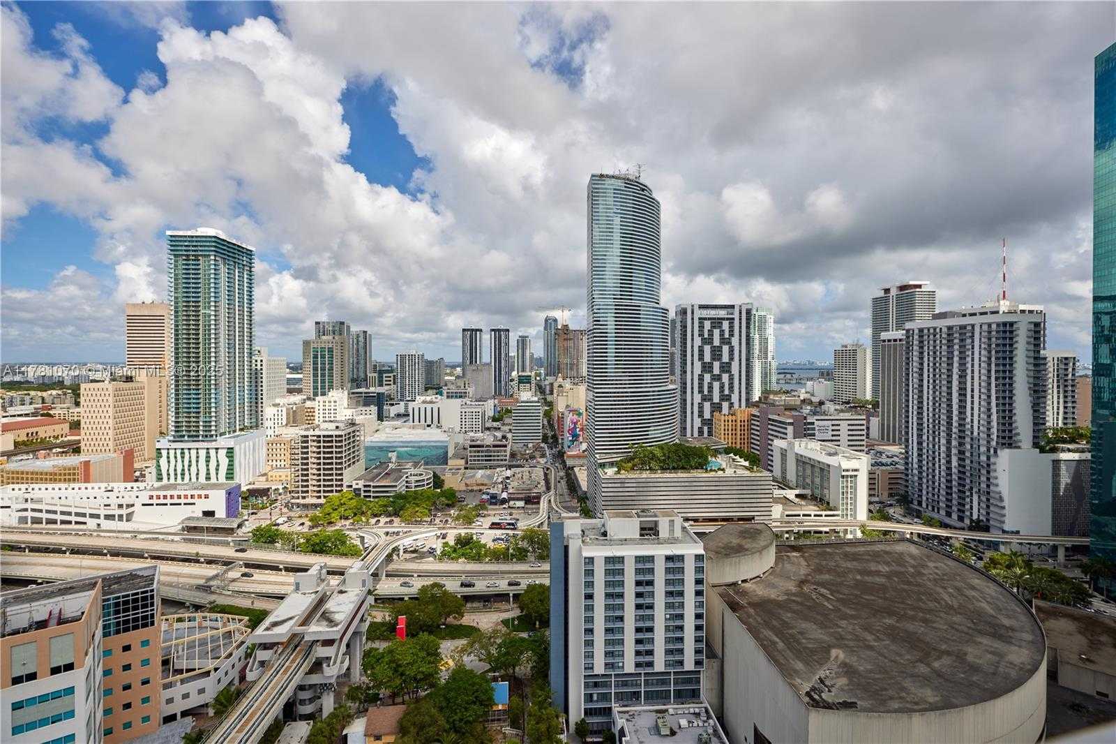 Small Image of 31 SOUTH EAST 5TH ST #3201, Miami Number 24