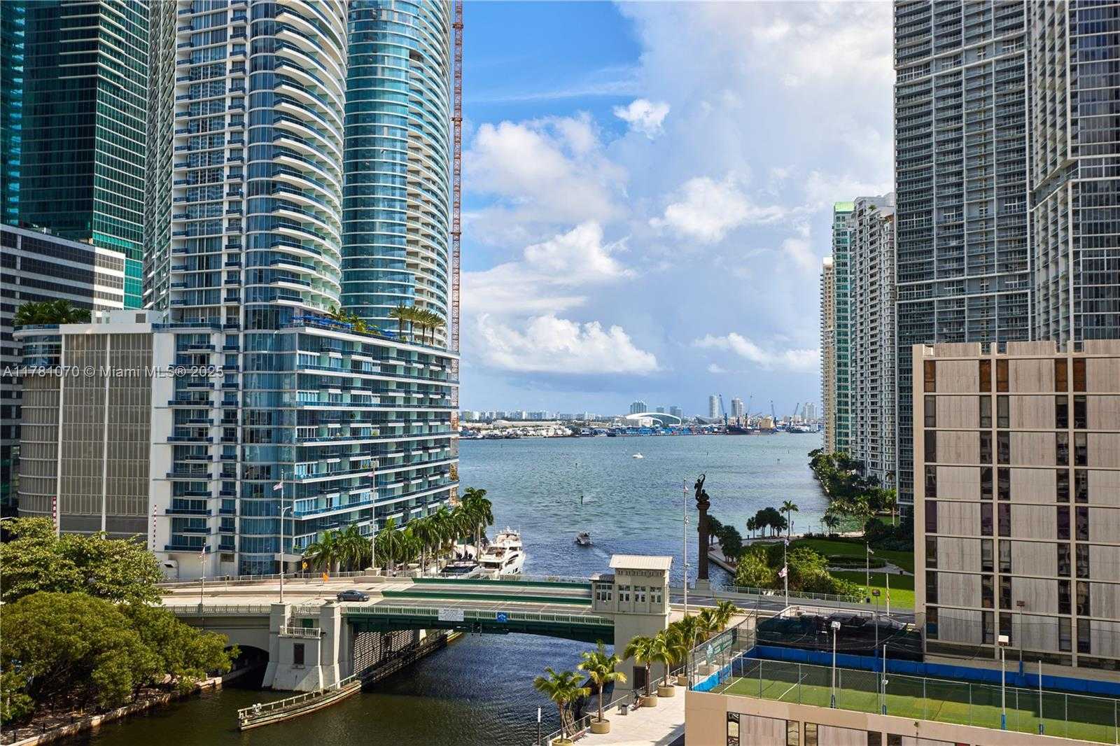 Small Image of 31 SOUTH EAST 5TH ST #3201, Miami Number 35