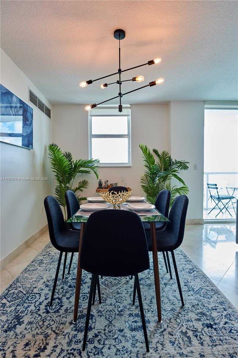 Small Image of 31 SOUTH EAST 5TH ST #3201, Miami Number 8