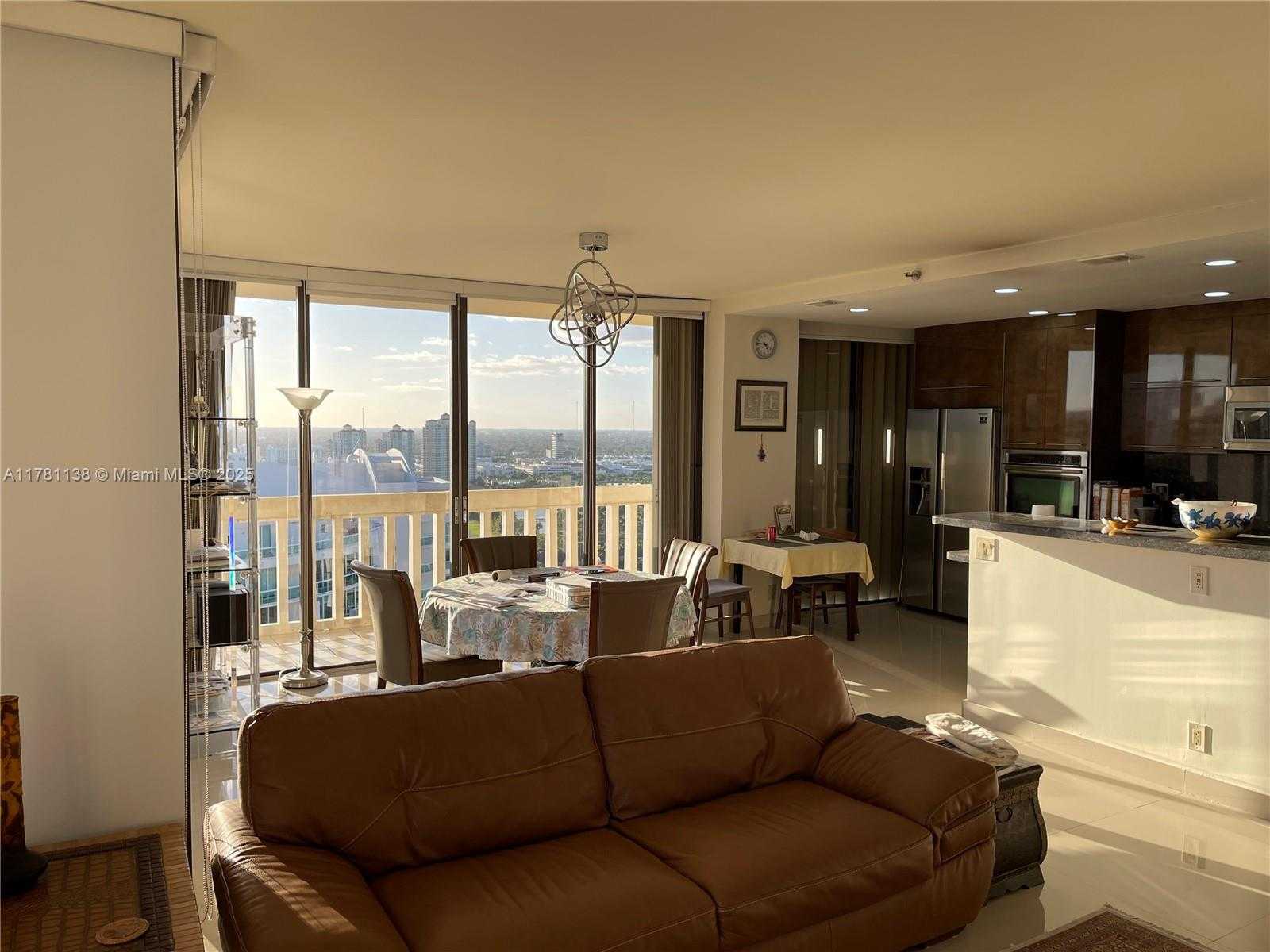 Small Image of 19355 TURNBERRY WAY #27E, Aventura Number 17
