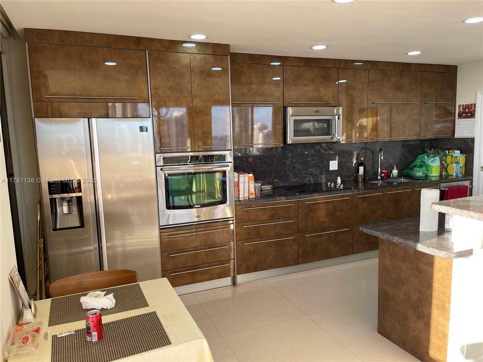 Small Image of 19355 TURNBERRY WAY #27E, Aventura Number 2