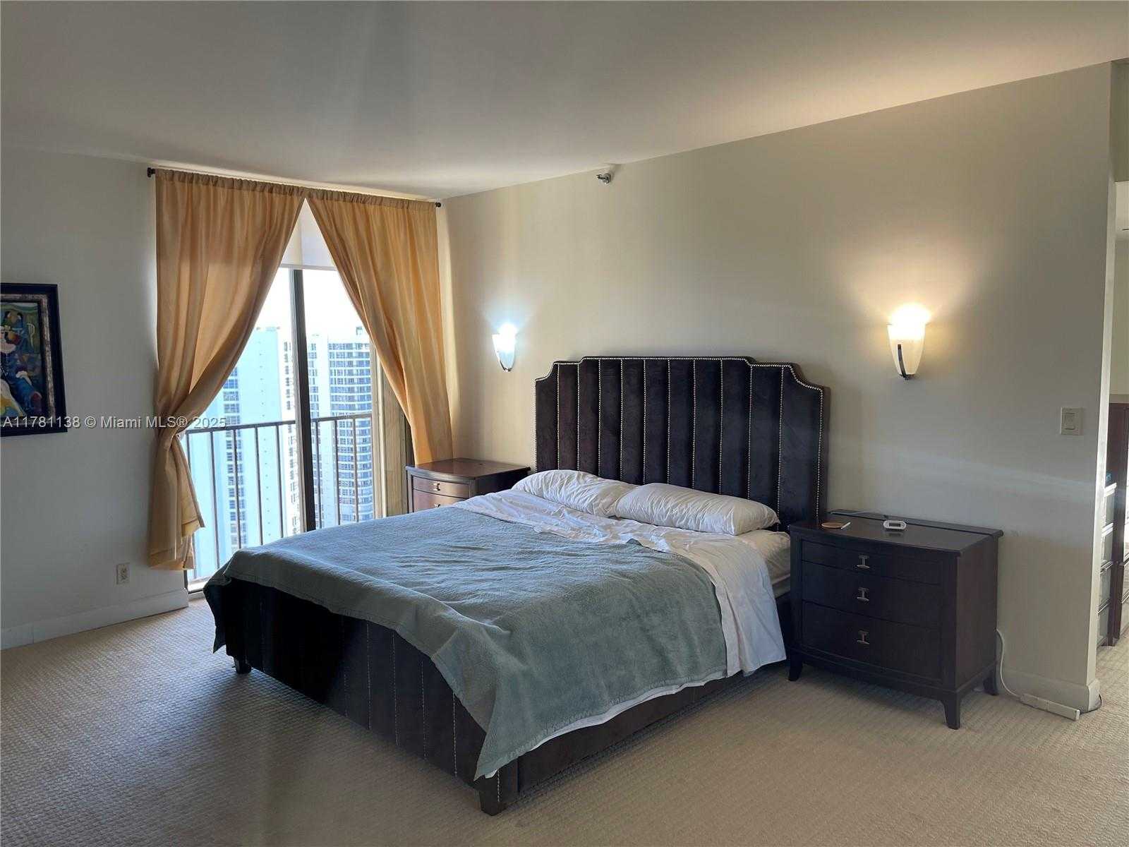 Small Image of 19355 TURNBERRY WAY #27E, Aventura Number 21