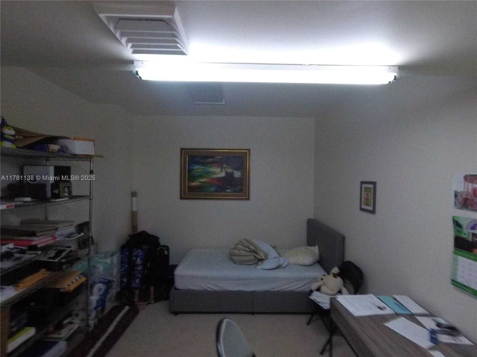 Small Image of 19355 TURNBERRY WAY #27E, Aventura Number 25