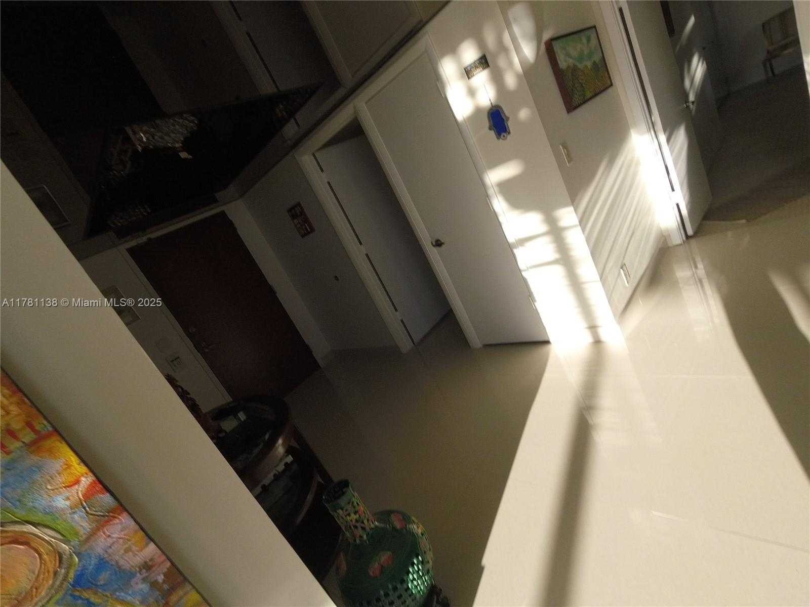 Small Image of 19355 TURNBERRY WAY #27E, Aventura Number 29