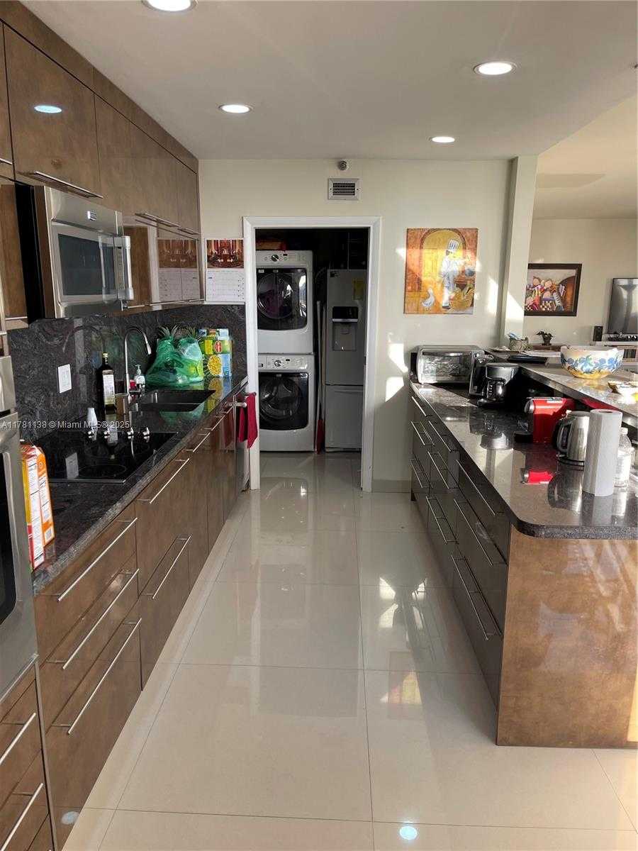 Small Image of 19355 TURNBERRY WAY #27E, Aventura Number 30