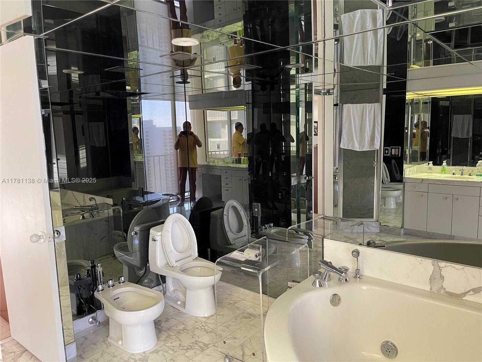 Small Image of 19355 TURNBERRY WAY #27E, Aventura Number 36