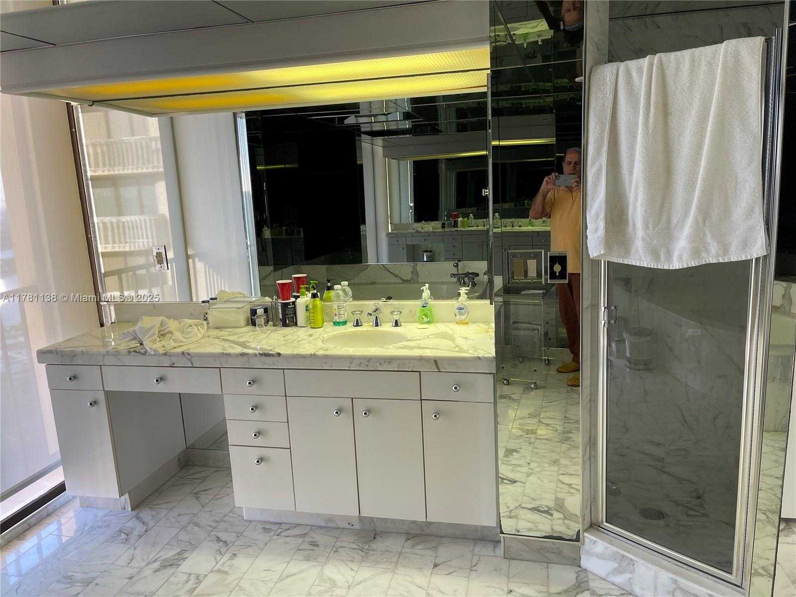 Small Image of 19355 TURNBERRY WAY #27E, Aventura Number 37
