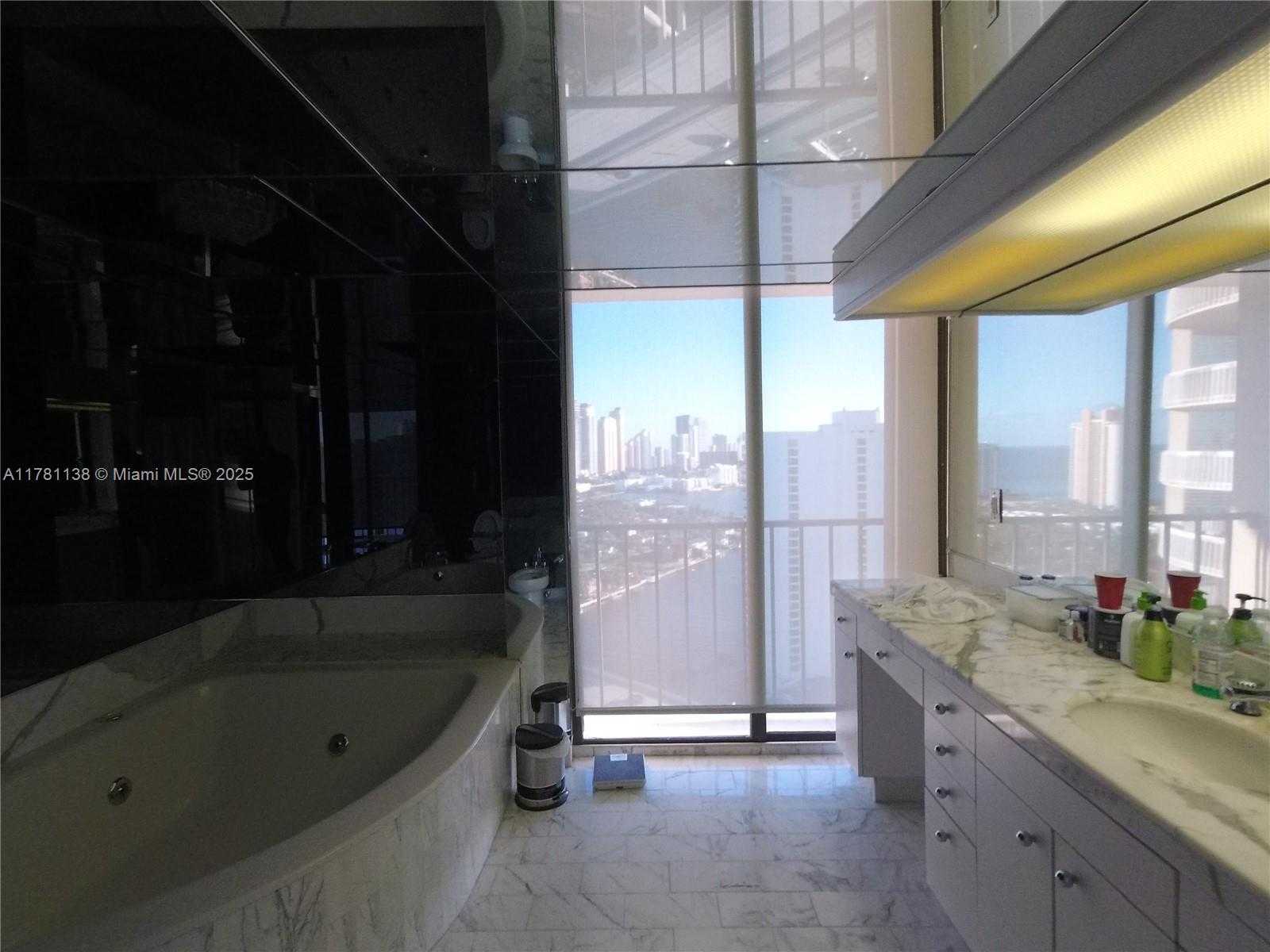 Small Image of 19355 TURNBERRY WAY #27E, Aventura Number 38