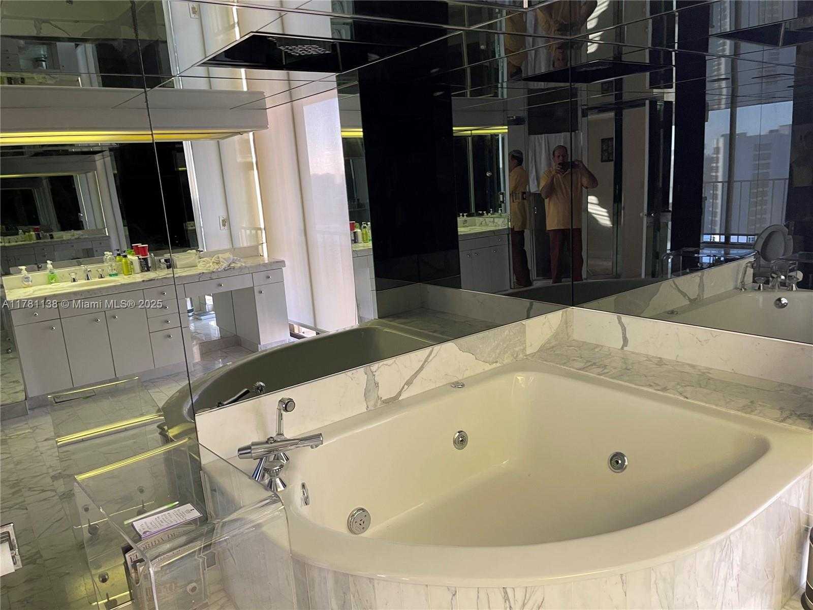 Small Image of 19355 TURNBERRY WAY #27E, Aventura Number 39
