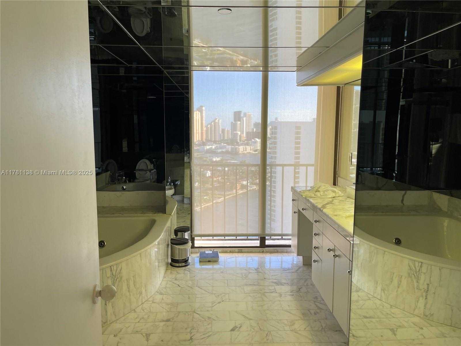 Small Image of 19355 TURNBERRY WAY #27E, Aventura Number 41