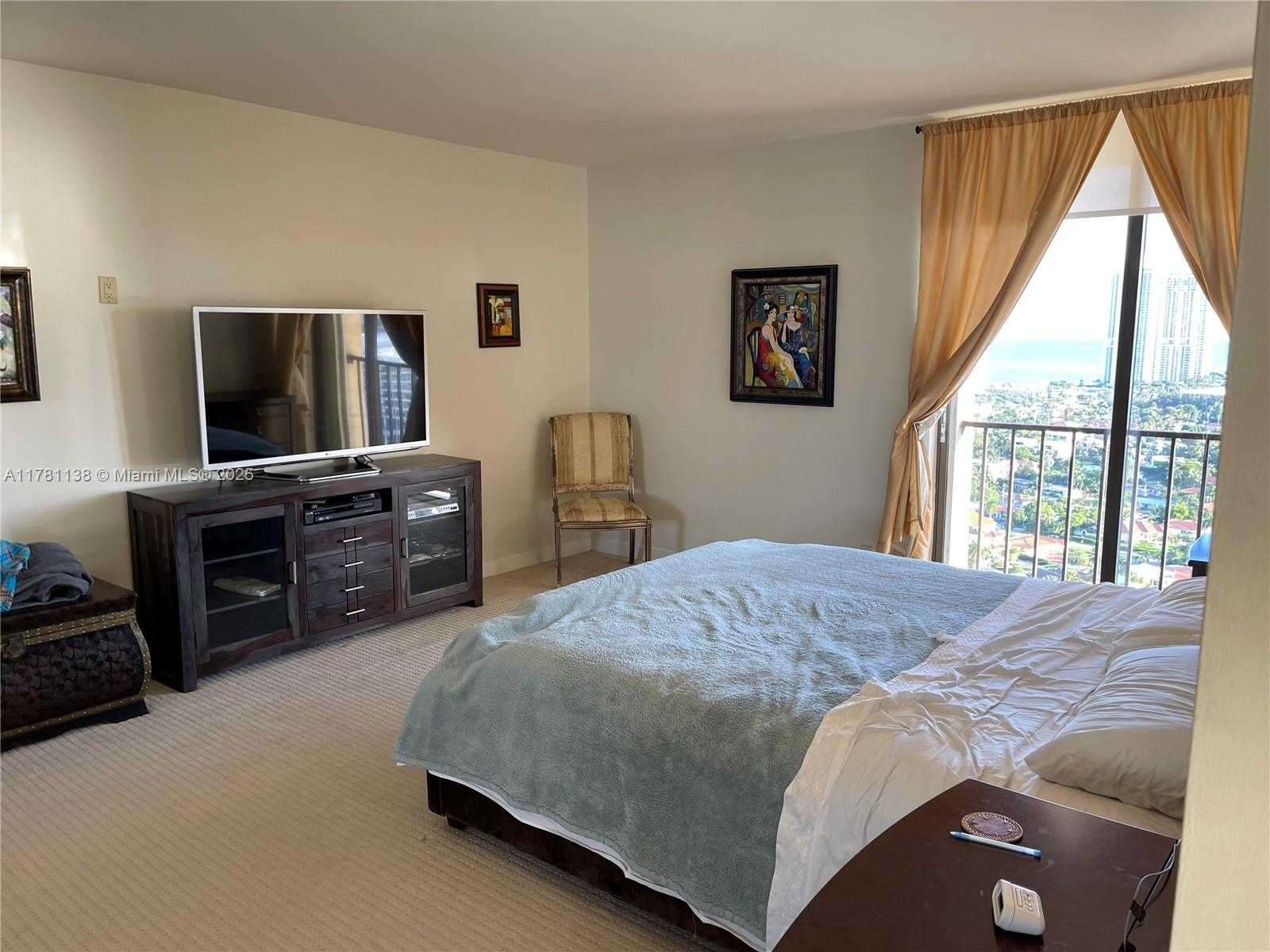Small Image of 19355 TURNBERRY WAY #27E, Aventura Number 43