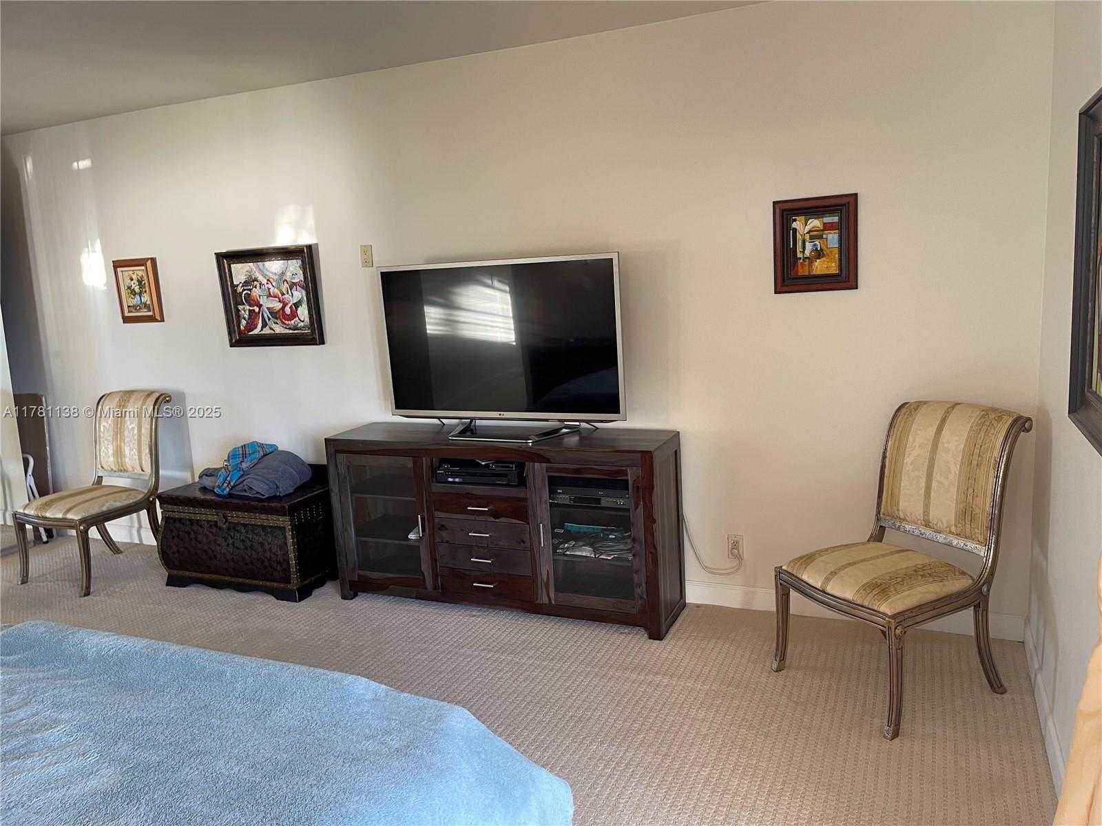Small Image of 19355 TURNBERRY WAY #27E, Aventura Number 46