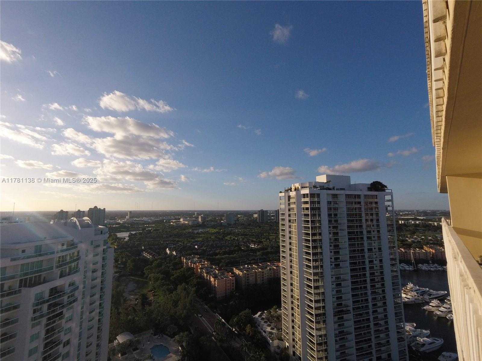 Small Image of 19355 TURNBERRY WAY #27E, Aventura Number 49