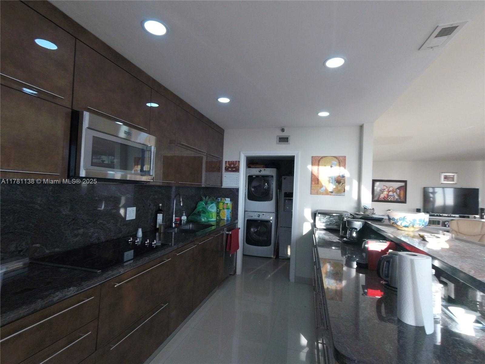 Small Image of 19355 TURNBERRY WAY #27E, Aventura Number 6