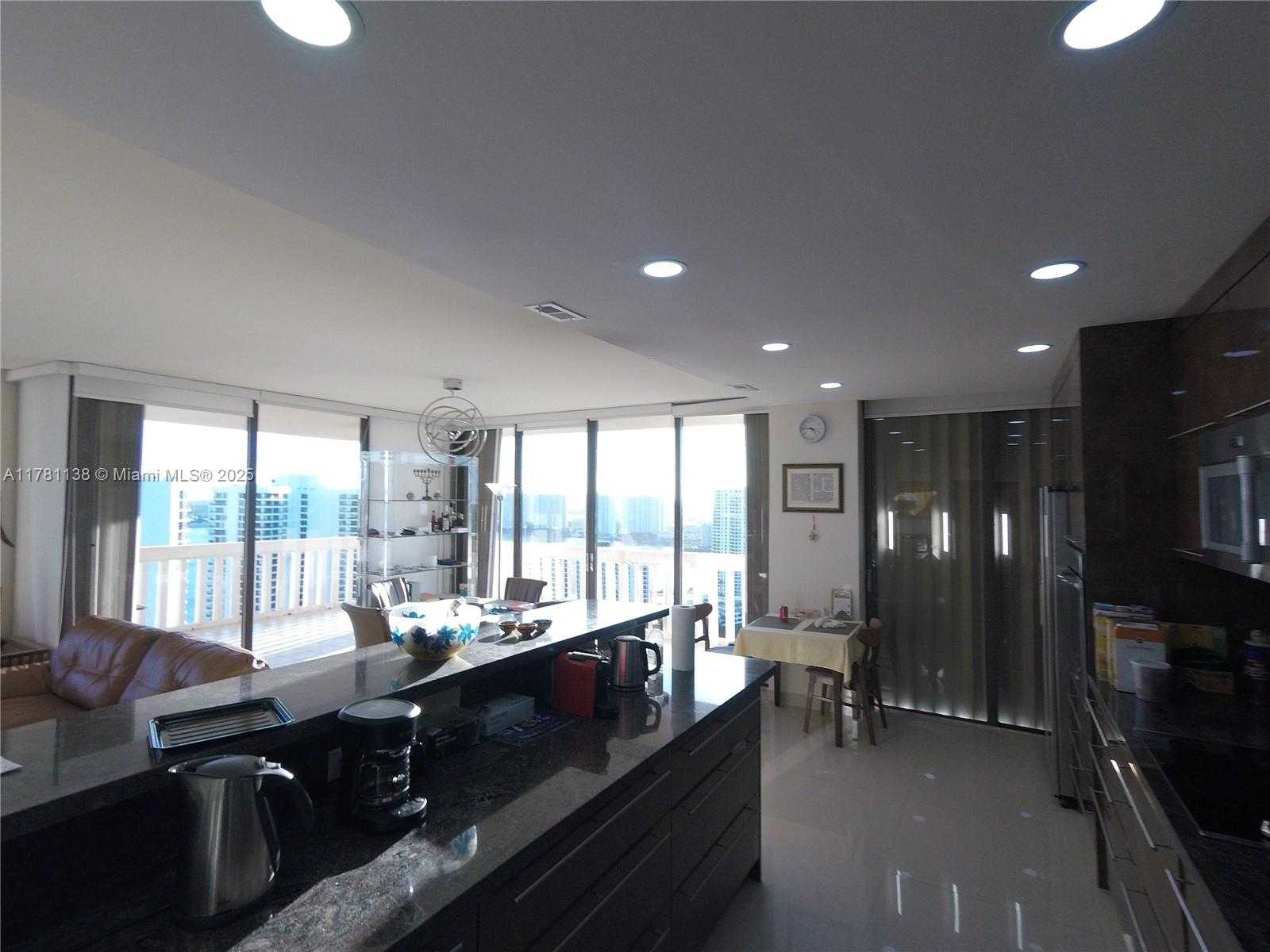 Small Image of 19355 TURNBERRY WAY #27E, Aventura Number 7